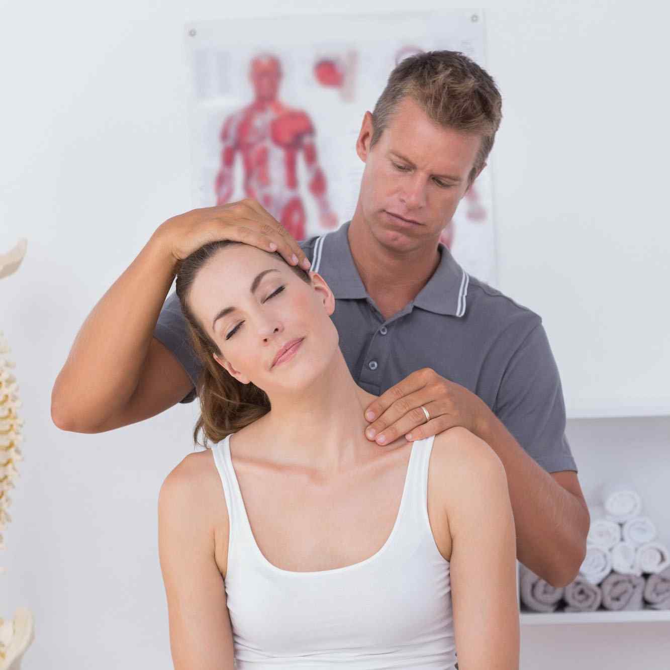 https://kismetmedicalcentre.co.ke/wp-content/uploads/2015/12/kiroprakticar.jpg